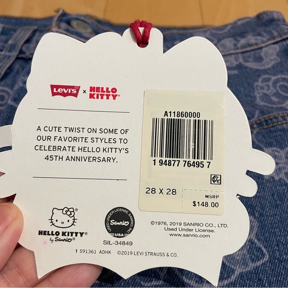 NWT Levi’s x Hello Kitty print slim jeans - Picture 9 of 9